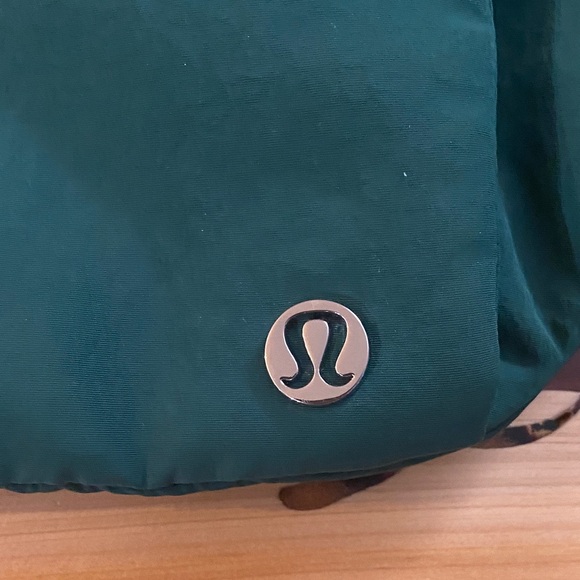 lululemon rare On the Beat Belt Bag Green - Picture 2 of 10